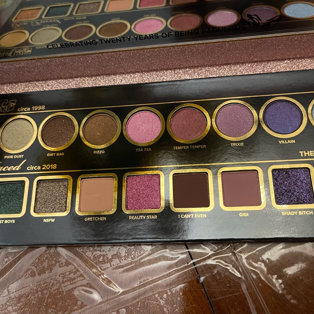 Too Faced Eyeshadow Palette with Gold and Purple Hues - Picture 5 of 5